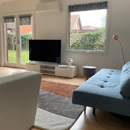 Cozy House With A Graden View *